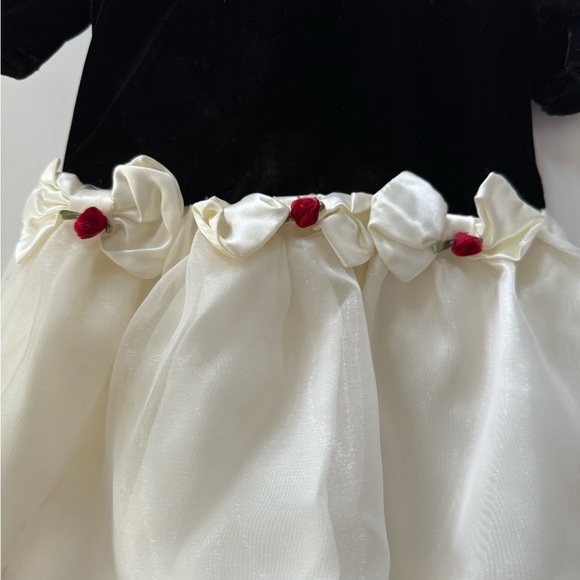 Adorable lil byer girls dress 👯‍♀️ - Picture 2 of 8